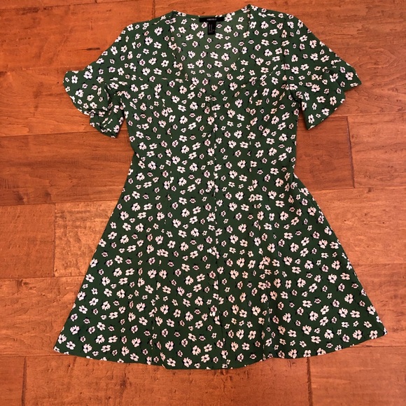 Forever 21 Dresses & Skirts - Green floral dress.